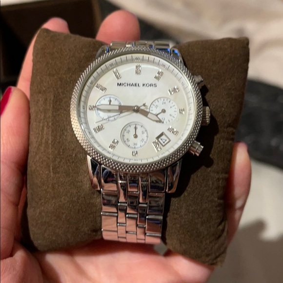 Michael Kors Watch - Picture 3 of 4